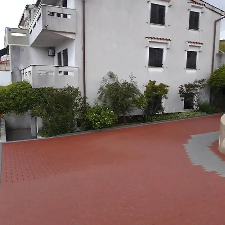 Maduna Apartment